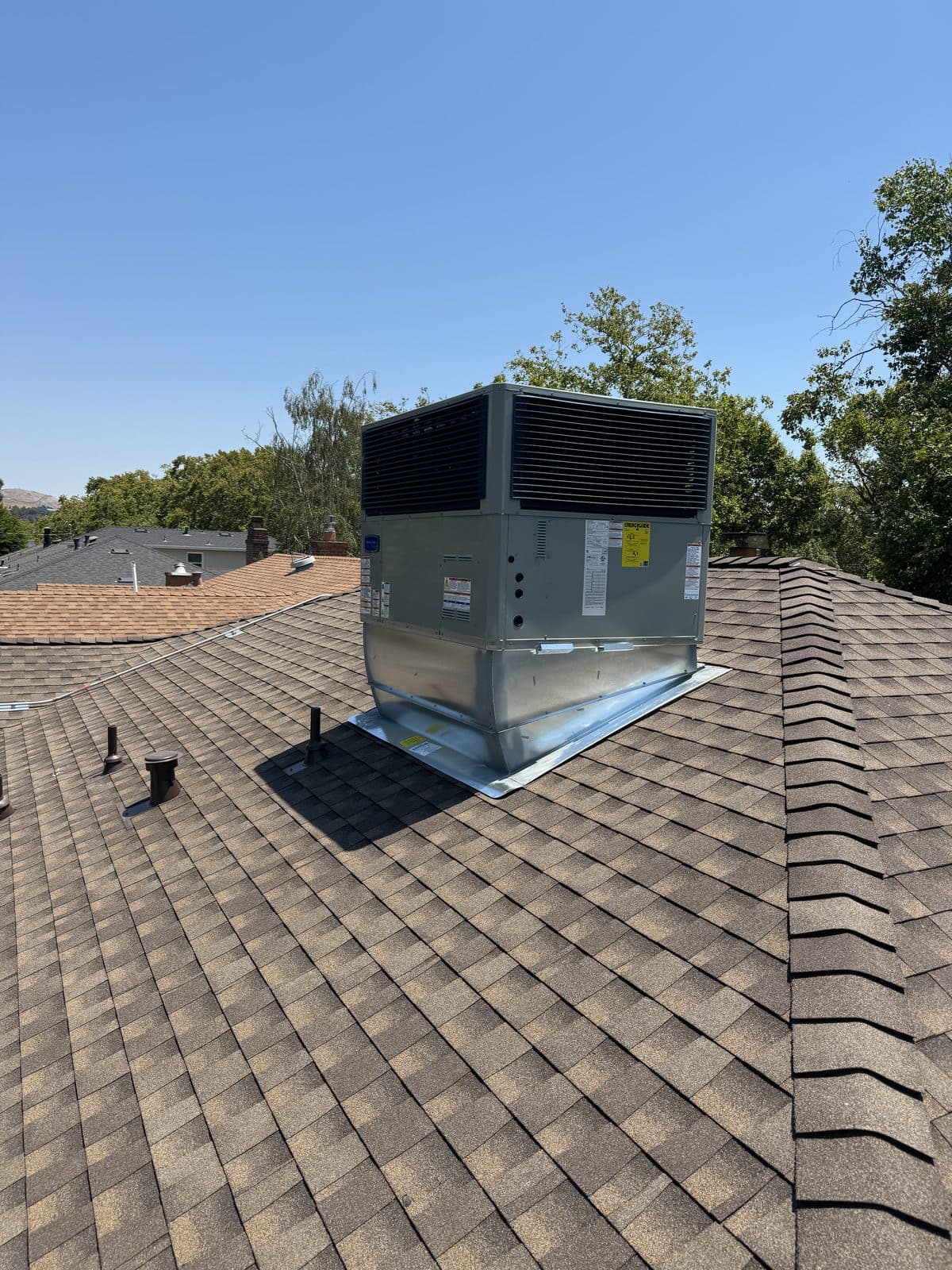 Rooftop package unit replaced after an emergency failure
